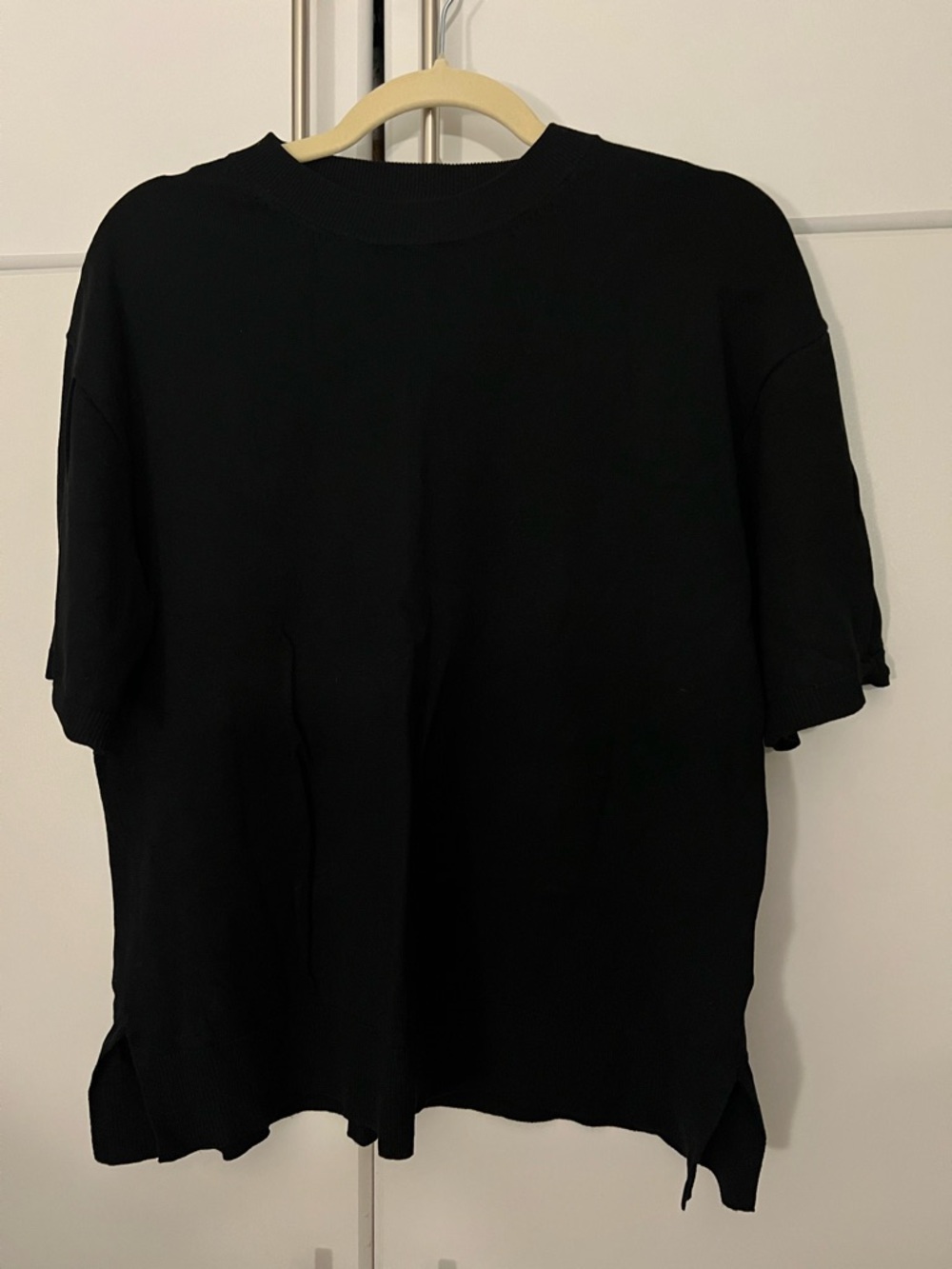 H&M black light knit tshirt with ribbed collar